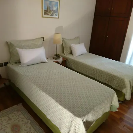 Sunny Family In Chania Close To The Sea