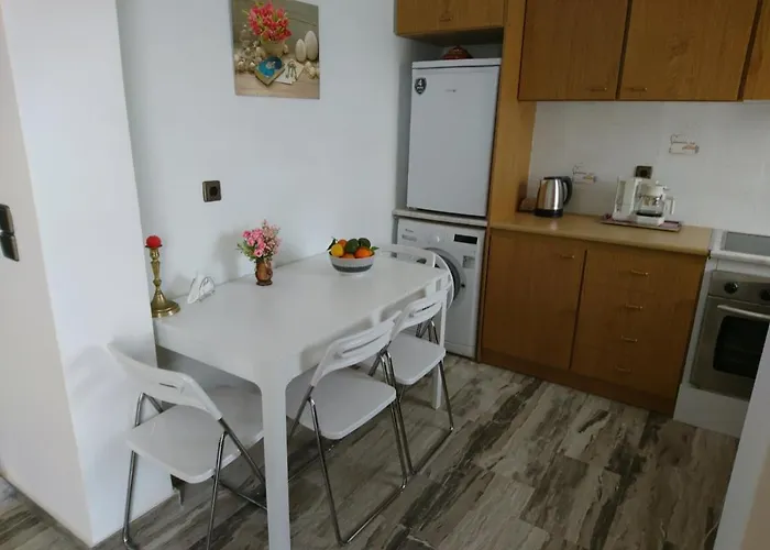 Sunny Family In Chania Close To The Sea